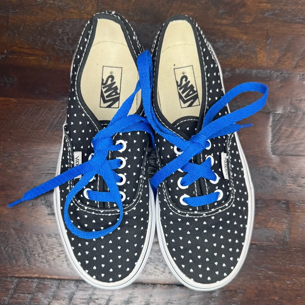 Vans Kids Classic Micro Hearts Sneakers in a Black & White Size 2